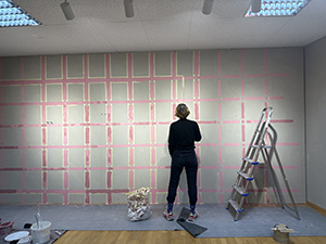 Dimitrina Sevova setting up her installation at the group exhibition Verwoben im Anthropozän
