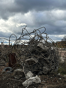 Dimitrina Sevova, Play Chain Boys, 2023. View outside the exhibition venue